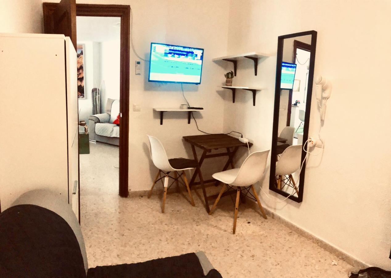 Low Cost Rooms Malaga River Dış mekan fotoğraf
