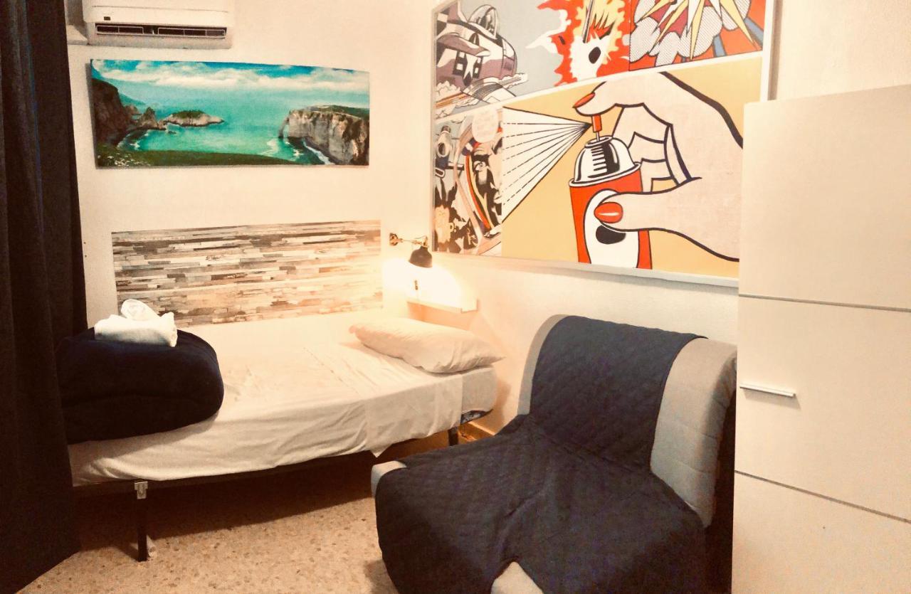 Low Cost Rooms Malaga River Dış mekan fotoğraf