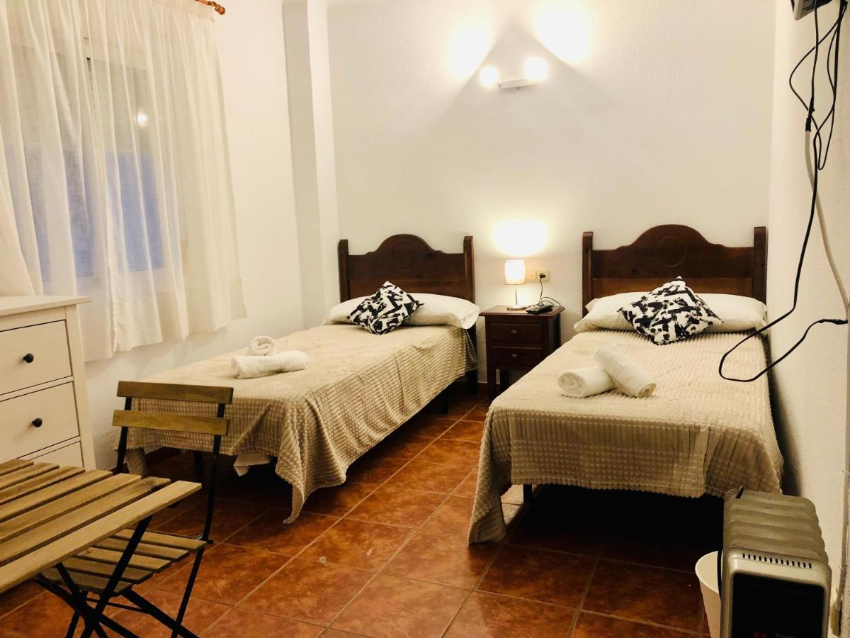 Low Cost Rooms Malaga River Dış mekan fotoğraf