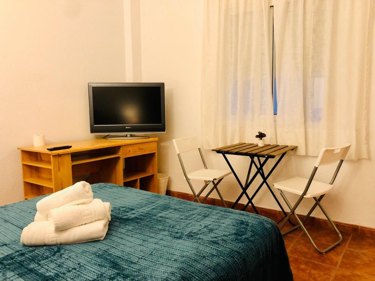 Low Cost Rooms Malaga River Dış mekan fotoğraf