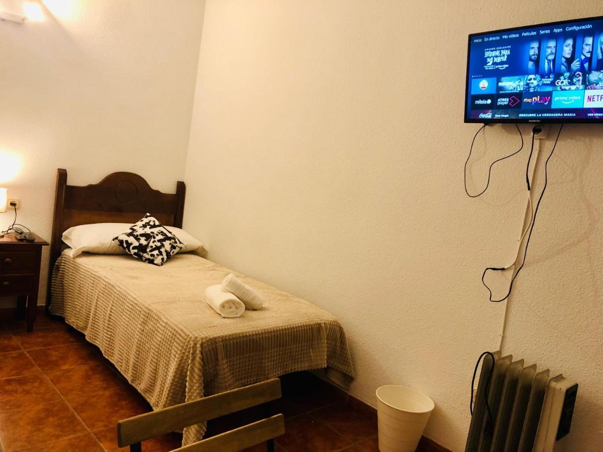 Low Cost Rooms Malaga River Dış mekan fotoğraf