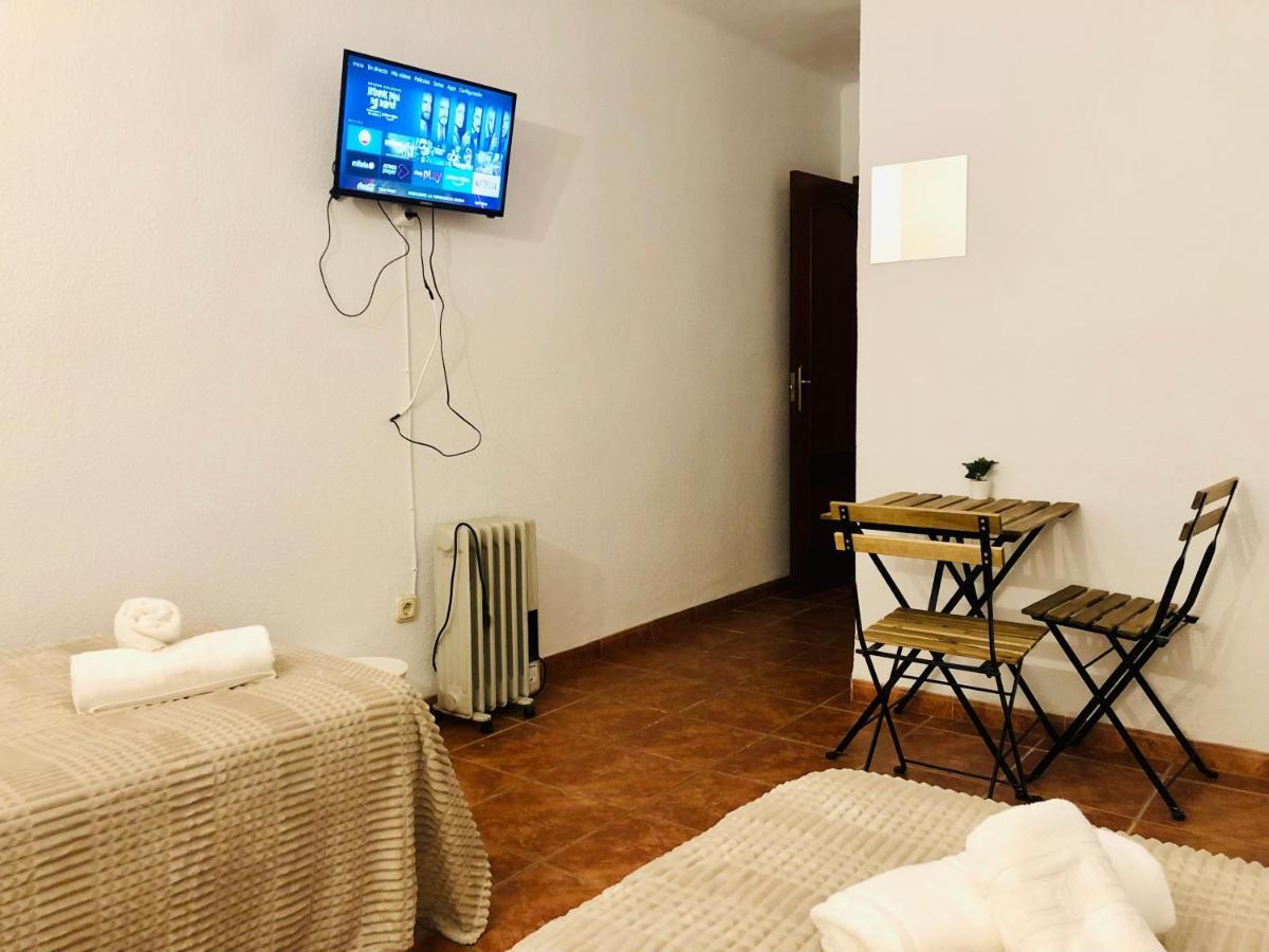 Low Cost Rooms Malaga River Dış mekan fotoğraf
