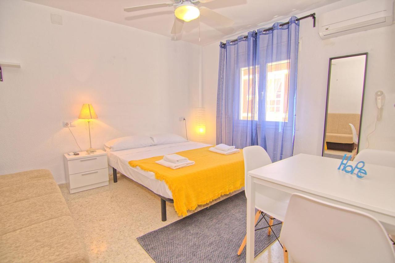 Low Cost Rooms Malaga River Dış mekan fotoğraf