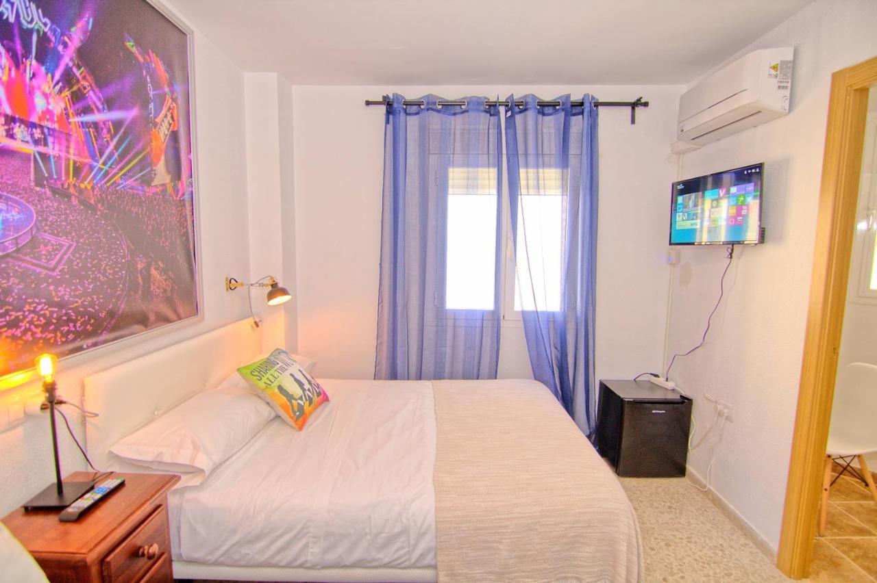 Low Cost Rooms Malaga River Dış mekan fotoğraf