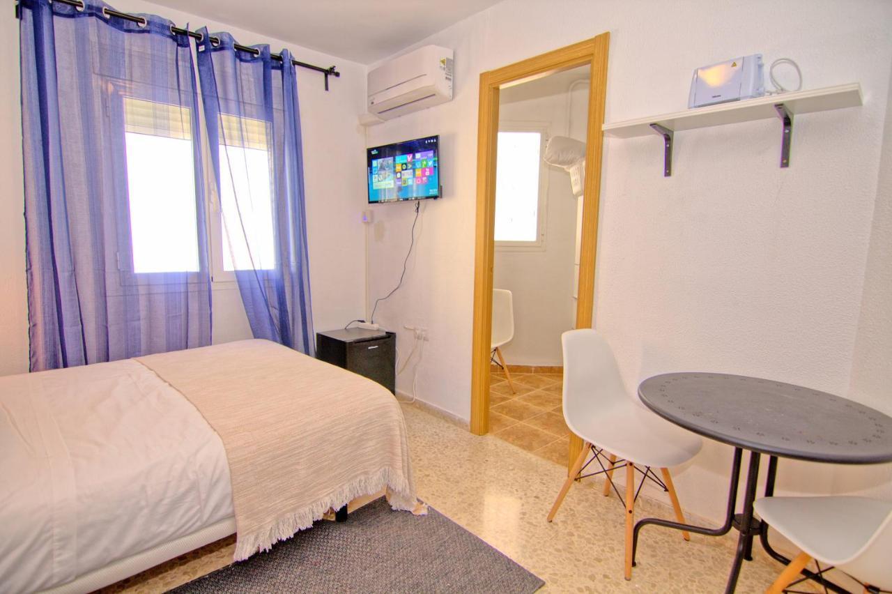 Low Cost Rooms Malaga River Dış mekan fotoğraf