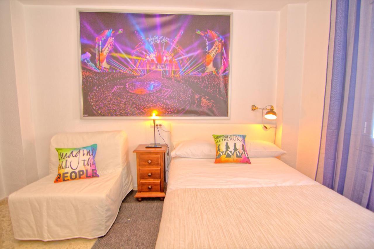 Low Cost Rooms Malaga River Dış mekan fotoğraf